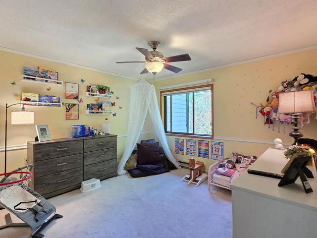 8 Hawthorne Circle, South Burlington, VT 05403