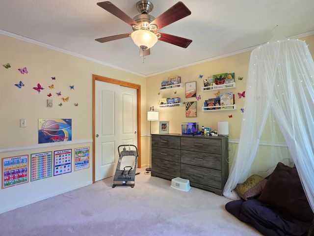 8 Hawthorne Circle, South Burlington, VT 05403