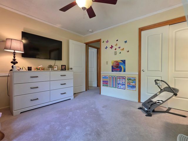 8 Hawthorne Circle, South Burlington, VT 05403