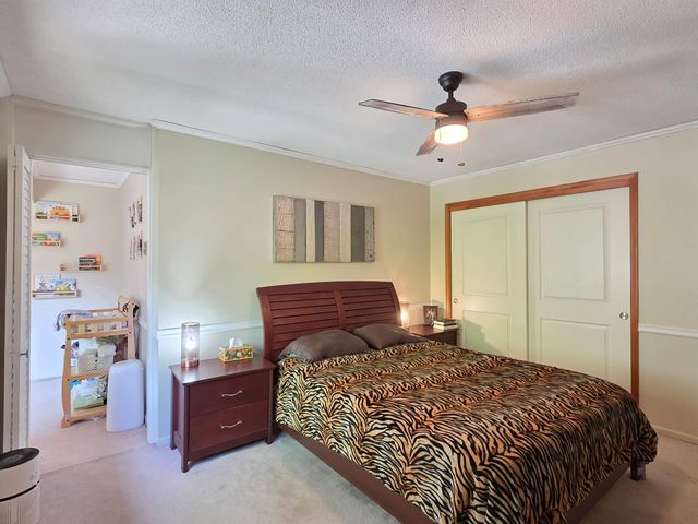 8 Hawthorne Circle, South Burlington, VT 05403