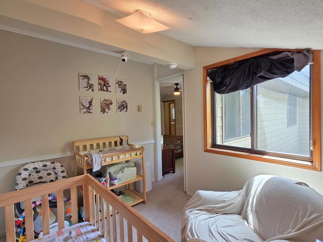 8 Hawthorne Circle, South Burlington, VT 05403
