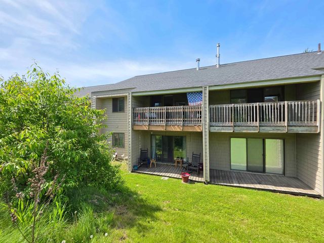 8 Hawthorne Circle, South Burlington, VT 05403