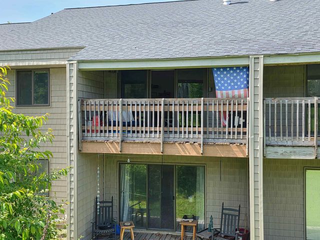 8 Hawthorne Circle, South Burlington, VT 05403