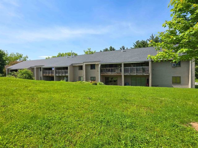 8 Hawthorne Circle, South Burlington, VT 05403
