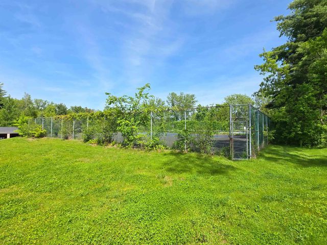 8 Hawthorne Circle, South Burlington, VT 05403