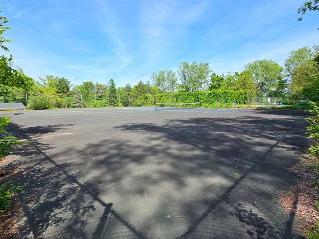 8 Hawthorne Circle, South Burlington, VT 05403
