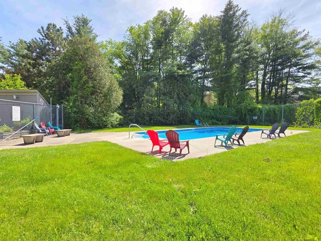 8 Hawthorne Circle, South Burlington, VT 05403