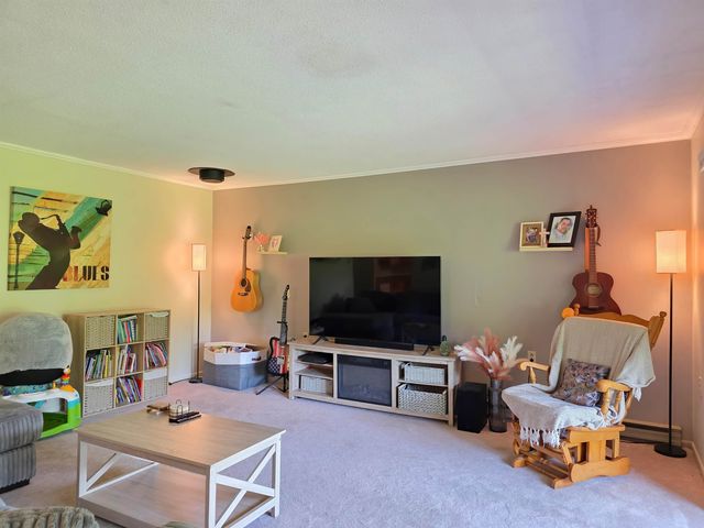8 Hawthorne Circle, South Burlington, VT 05403