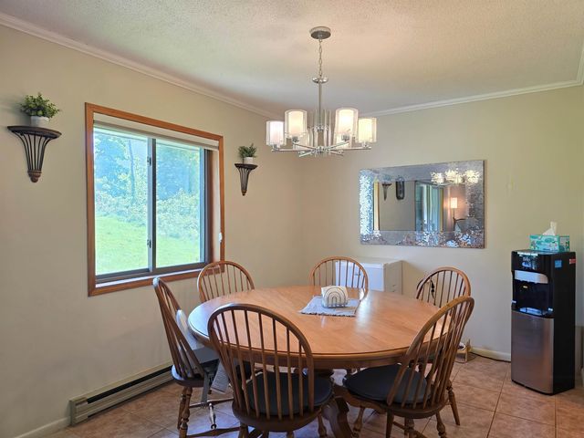 8 Hawthorne Circle, South Burlington, VT 05403