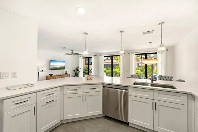 819 Windermere Way, Palm Beach Gardens, FL 33418