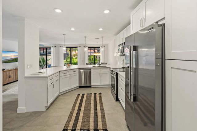 819 Windermere Way, Palm Beach Gardens, FL 33418