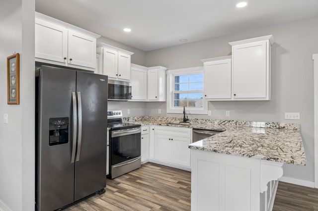 383 Old Coleytown Ln, Lafayette, TN 37083