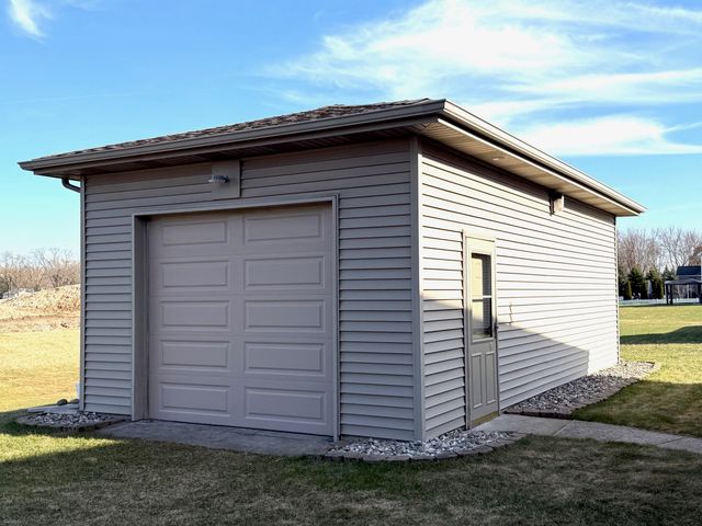 4767 Pine View Court, Bay City, MI 48706