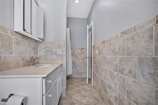 736 W Princess Anne Rd Unit 402, Norfolk, VA 23517