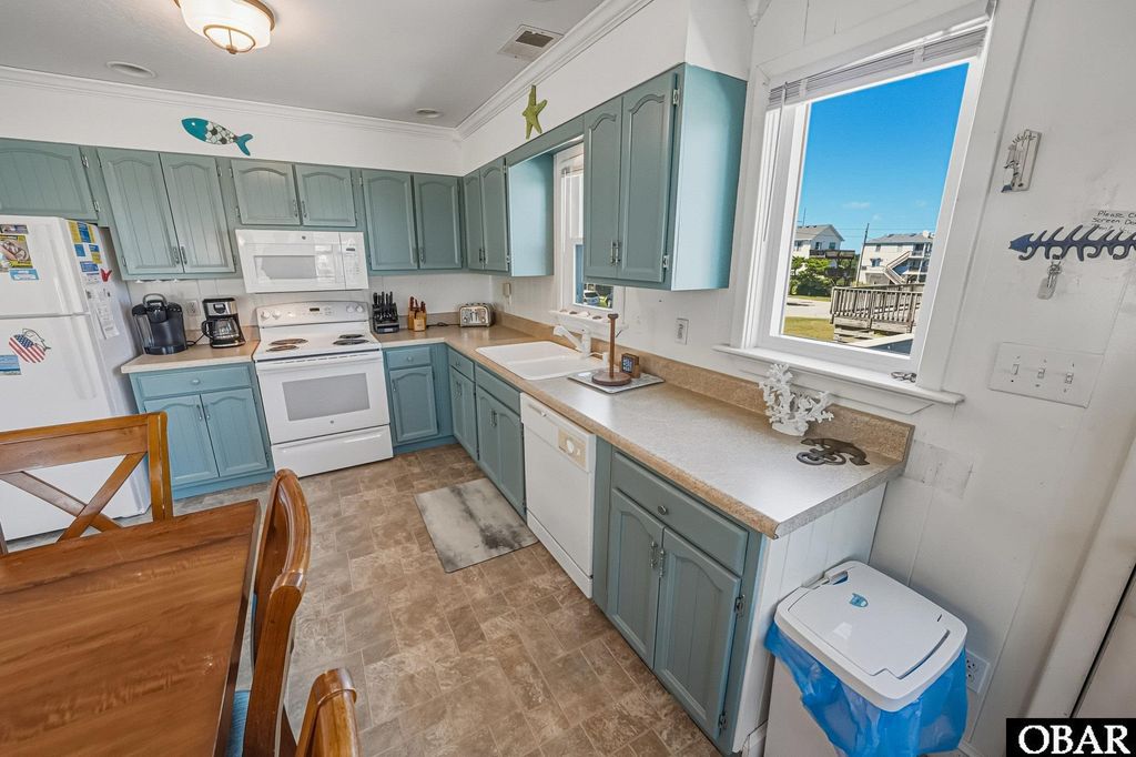 Image 17 of property listing at 8645 W Inlet Court, Nags Head, NC 27959