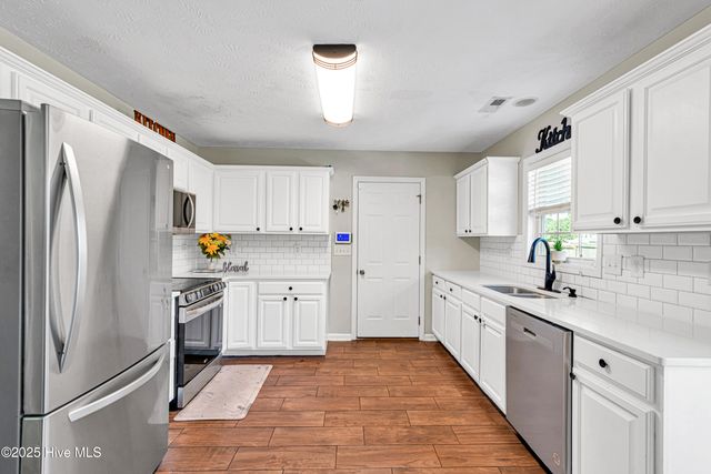 302 Honey Court W, Jacksonville, NC 28540