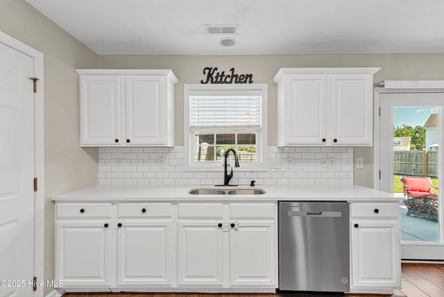 302 Honey Court W, Jacksonville, NC 28540