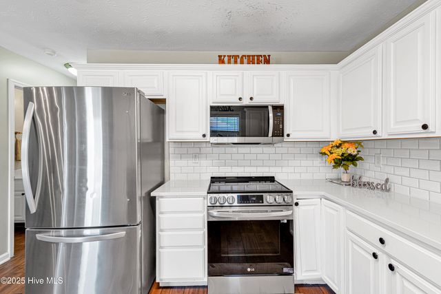 302 Honey Court W, Jacksonville, NC 28540