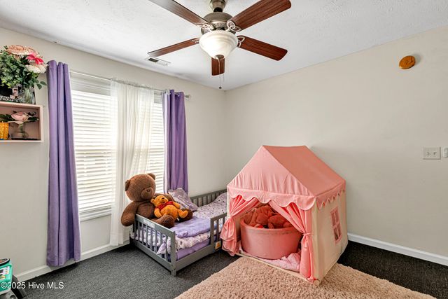 302 Honey Court W, Jacksonville, NC 28540