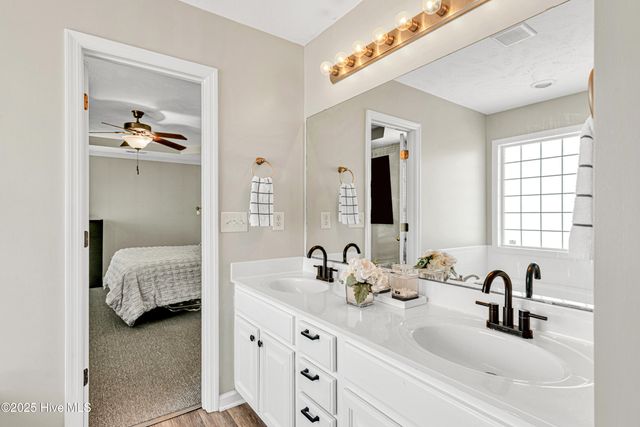 302 Honey Court W, Jacksonville, NC 28540