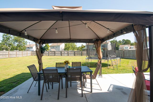 302 Honey Court W, Jacksonville, NC 28540