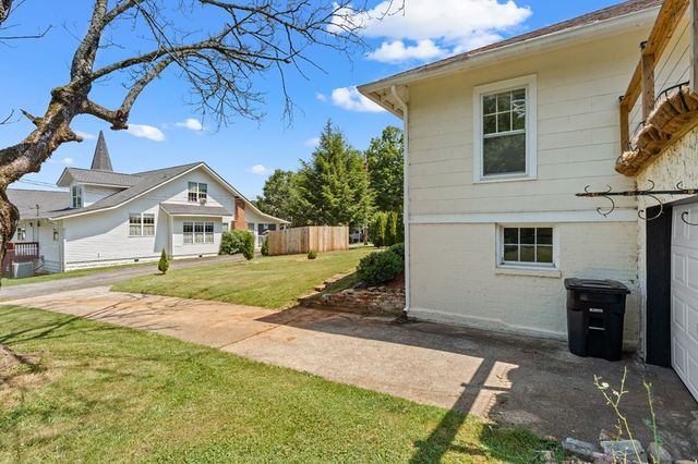 46 Dillard Street, Murphy, NC 28906