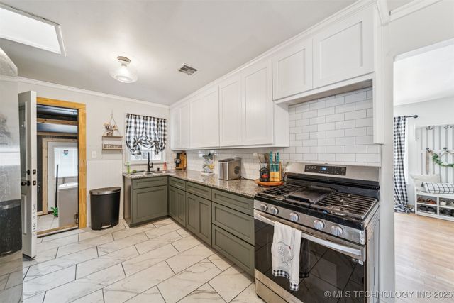 303 SE 3rd Street, Pryor, OK 74361
