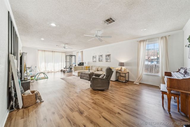303 SE 3rd Street, Pryor, OK 74361