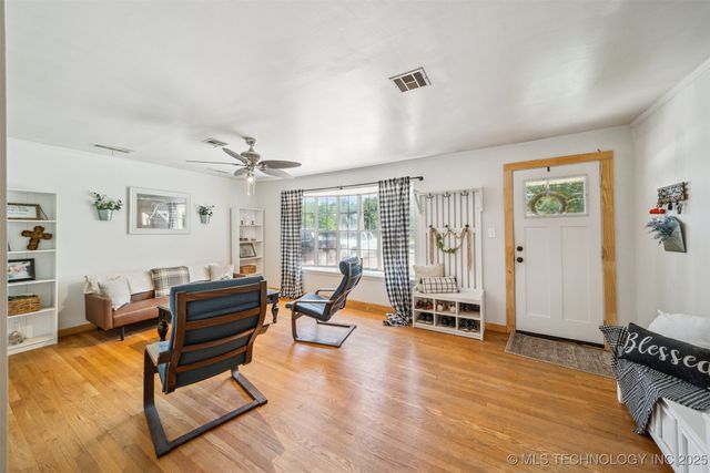303 SE 3rd Street, Pryor, OK 74361