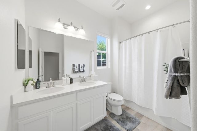 8852 Upbeat Way, Elk Grove, CA 95757