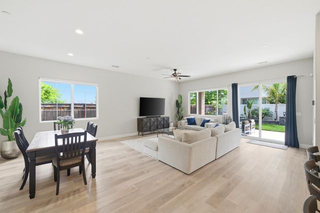 8852 Upbeat Way, Elk Grove, CA 95757