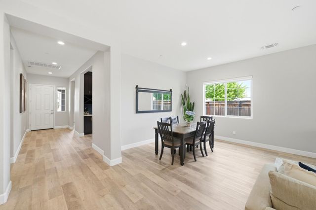 8852 Upbeat Way, Elk Grove, CA 95757