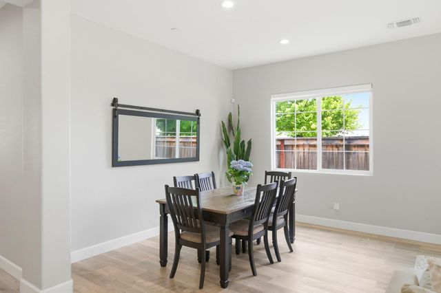 8852 Upbeat Way, Elk Grove, CA 95757