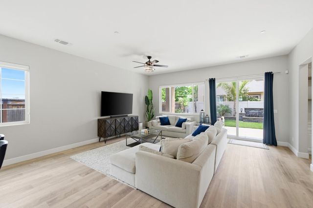 8852 Upbeat Way, Elk Grove, CA 95757