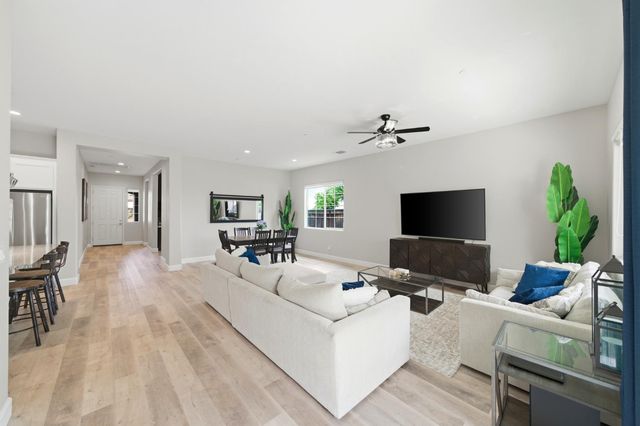 8852 Upbeat Way, Elk Grove, CA 95757