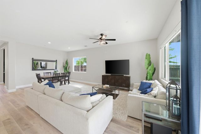 8852 Upbeat Way, Elk Grove, CA 95757