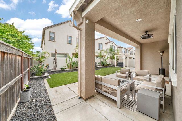 8852 Upbeat Way, Elk Grove, CA 95757