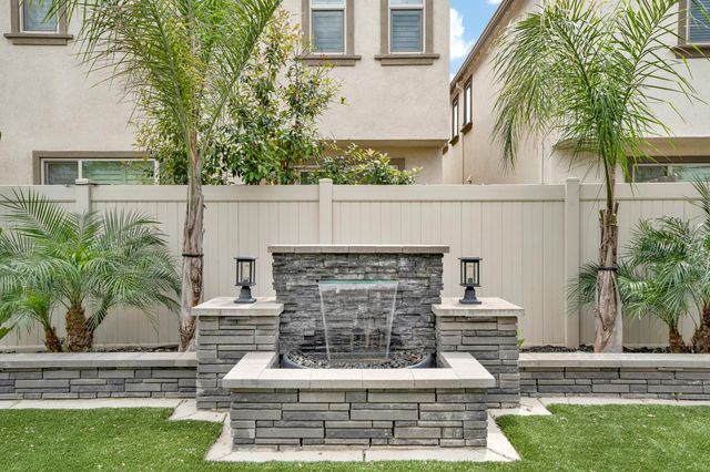 8852 Upbeat Way, Elk Grove, CA 95757