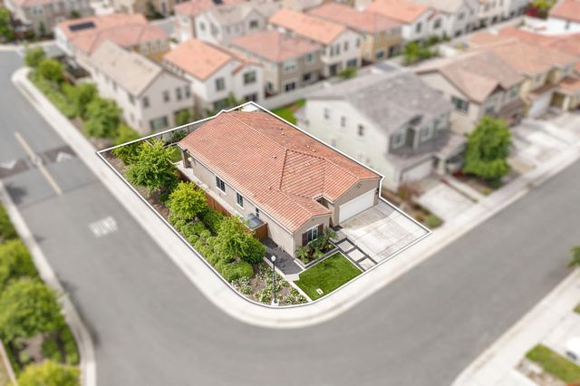 8852 Upbeat Way, Elk Grove, CA 95757