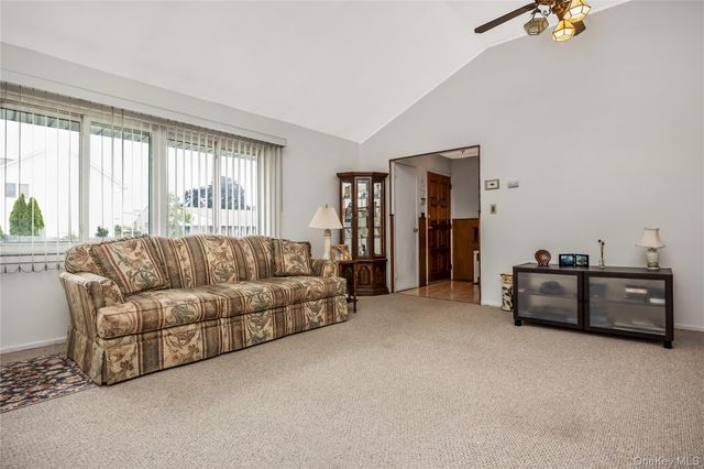 2 Mozart Lane, Bethpage, NY 11714