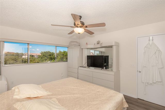 1200 SW 137th Avenue 402E, Pembroke Pines, FL 33027