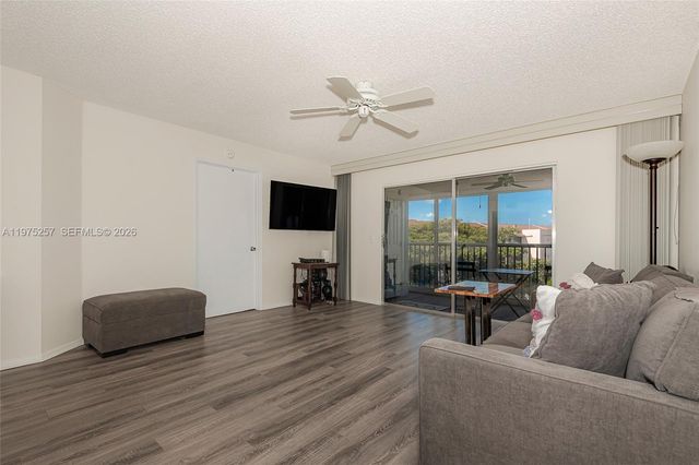 1200 SW 137th Avenue 402E, Pembroke Pines, FL 33027