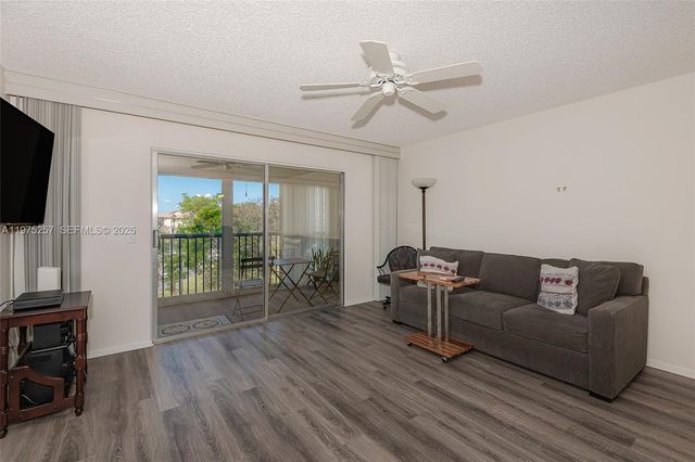 1200 SW 137th Avenue 402E, Pembroke Pines, FL 33027