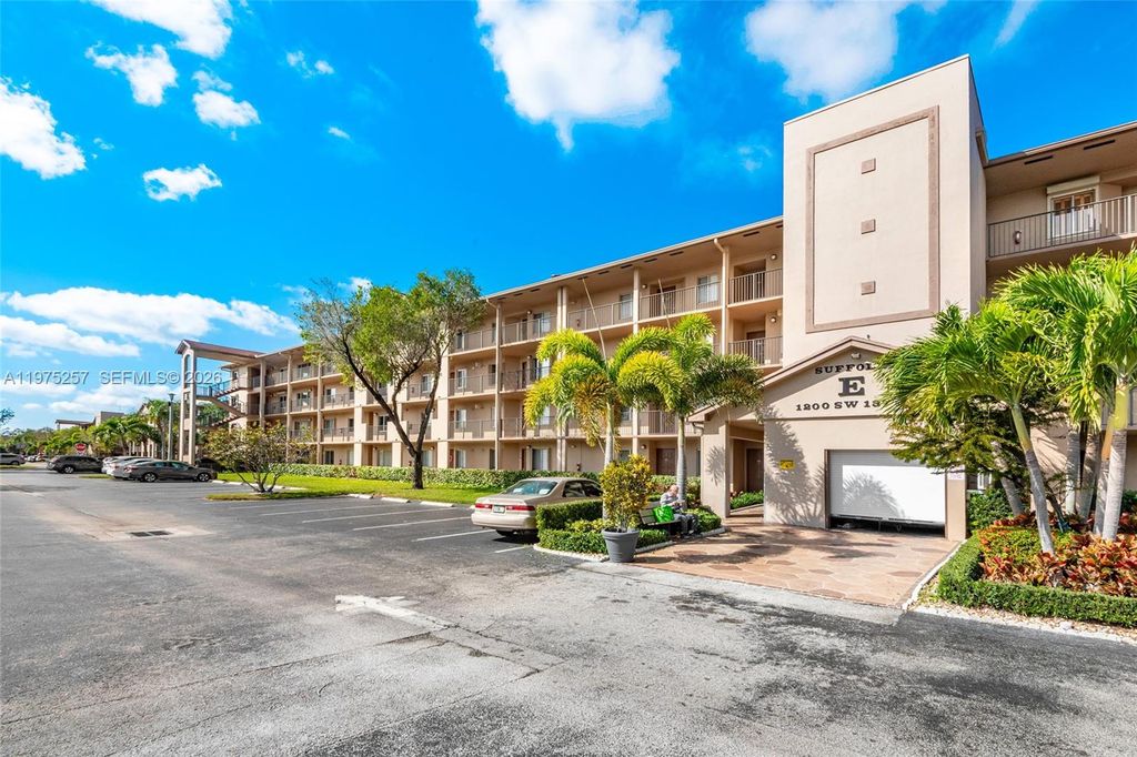 1200 SW 137th Avenue 402E, Pembroke Pines, FL 33027