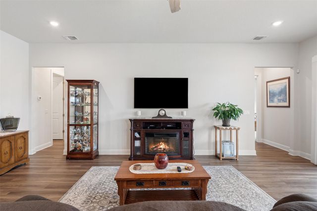 400 Martingale ST, Georgetown, TX 78633