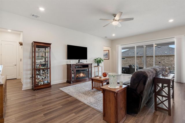 400 Martingale ST, Georgetown, TX 78633