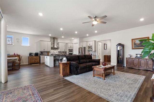 400 Martingale ST, Georgetown, TX 78633