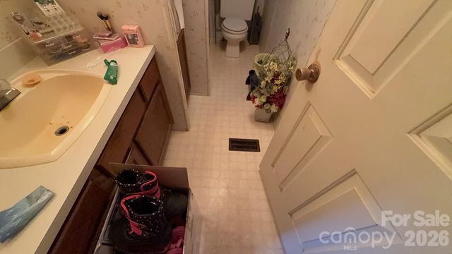 468 Long Branch Road, Green Mountain, NC 28740