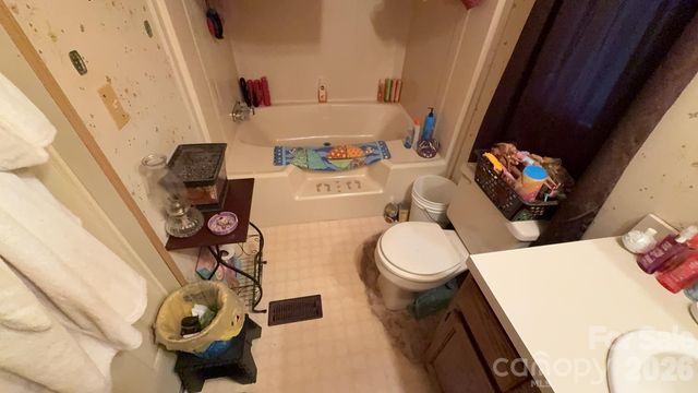 468 Long Branch Road, Green Mountain, NC 28740