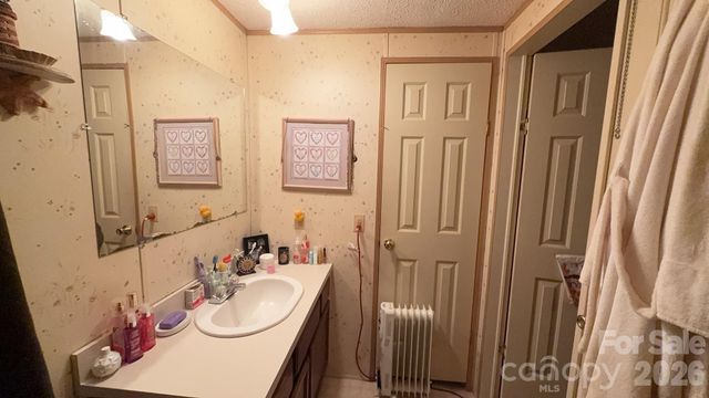 468 Long Branch Road, Green Mountain, NC 28740
